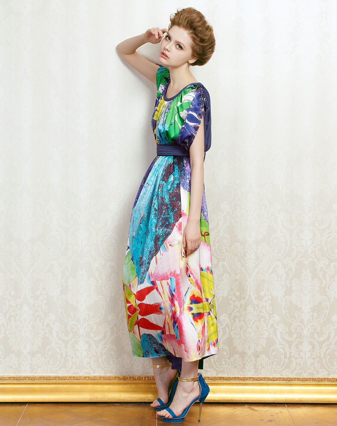 维欧艾<em>VOA女装</em>真丝专场真丝蓝/红色印花宽松