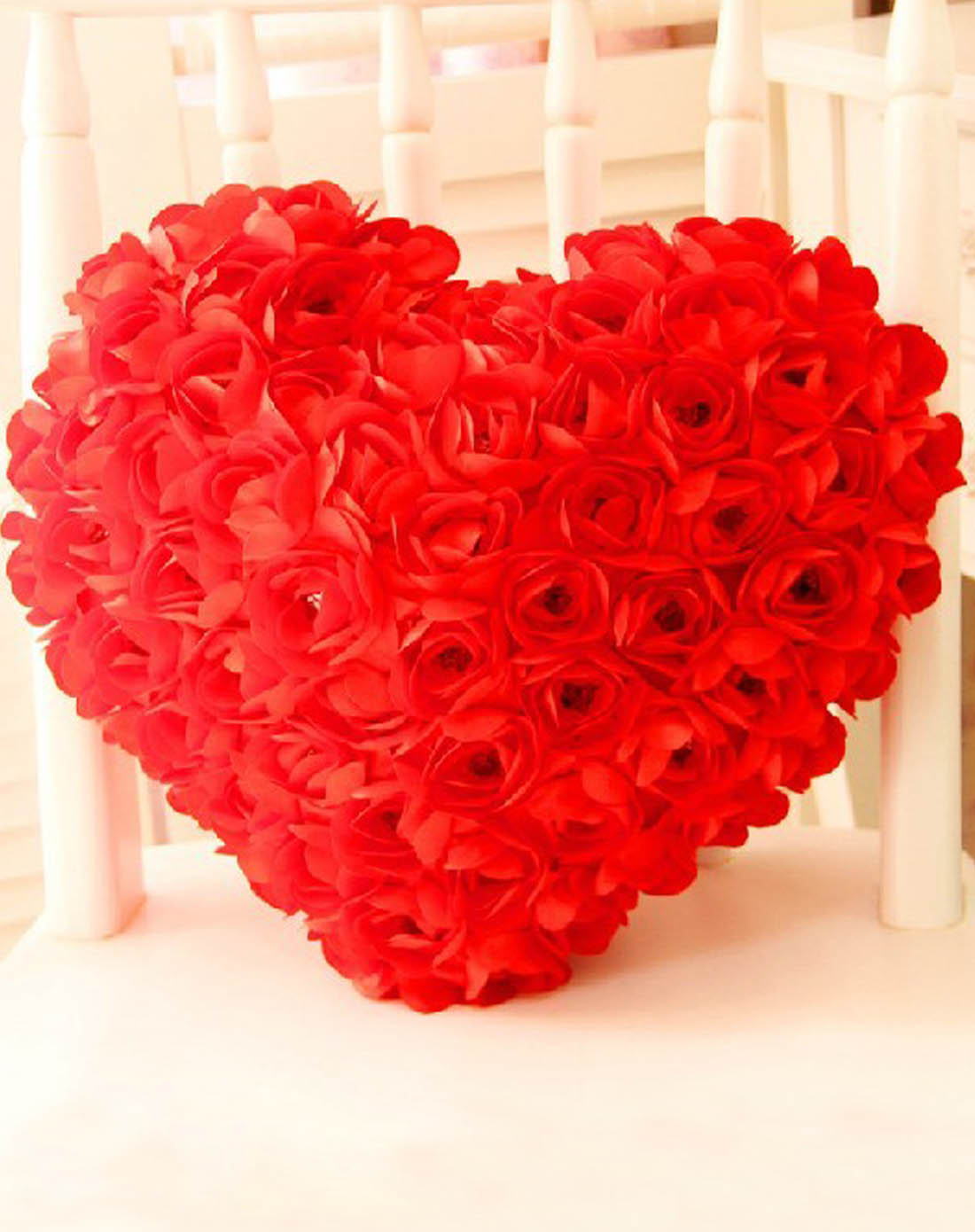 中性大红色精品玫瑰花抱枕靠垫99心