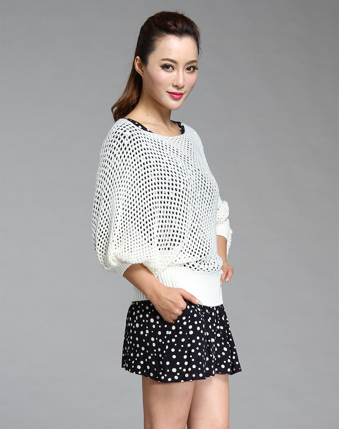 镂空圆领蝙蝠袖短款白色针织衫-详情