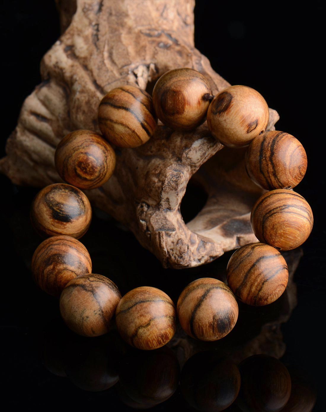 男款深黄色印尼花奇楠虎纹沉香手链